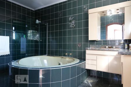 Casa para alugar com 380m², 3 quartos e 5 vagasBanheiro da suíte 1