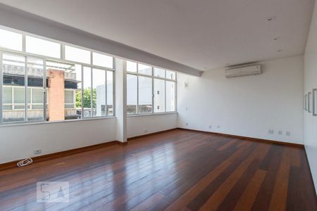 Suíte de apartamento para alugar com 3 quartos, 185m² em Jardim Oceânico, Rio de Janeiro