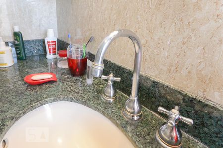 Apartamento à venda com 140m², 3 quartos e 3 vagasBanheiro suíte torneira