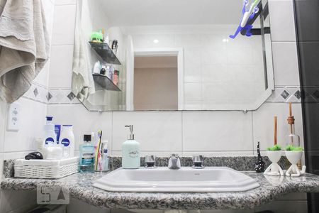 Apartamento à venda com 80m², 3 quartos e 1 vaga Apartamento à venda com 80m², 3 quartos e 1 vagaBanheiro social