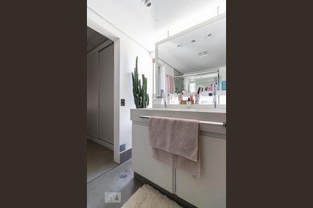 Apartamento à venda com 140m², 2 quartos e 2 vagasBanheiro suíte