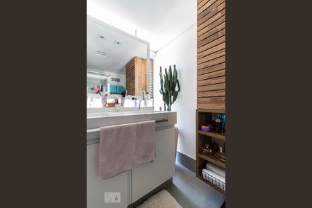 Apartamento à venda com 140m², 2 quartos e 2 vagasBanheiro suíte