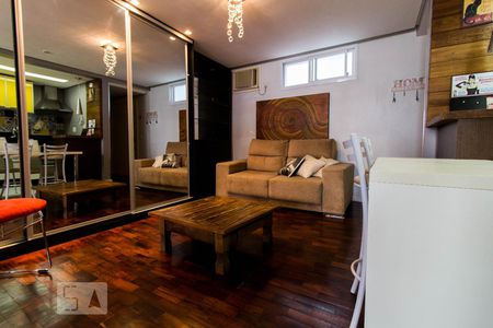 Sala de kitnet/studio para alugar com 1 quarto, 62m² em Petrópolis, Porto Alegre