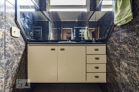 Casa à venda com 413m², 4 quartos e 4 vagasBanheiro Social