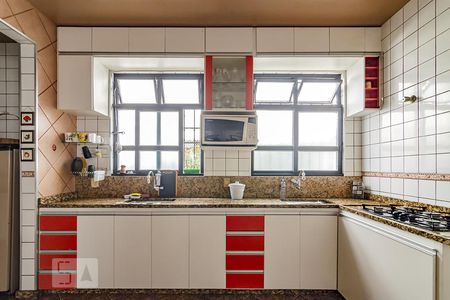 Casa à venda com 413m², 4 quartos e 4 vagasCozinha