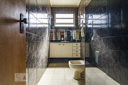 Casa à venda com 413m², 4 quartos e 4 vagasBanheiro Social