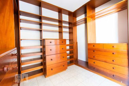 Casa para alugar com 400m², 7 quartos e 2 vagasCloset para o Quarto Suíte 02