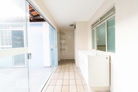 Casa para alugar com 400m², 7 quartos e 2 vagasCozinha 01