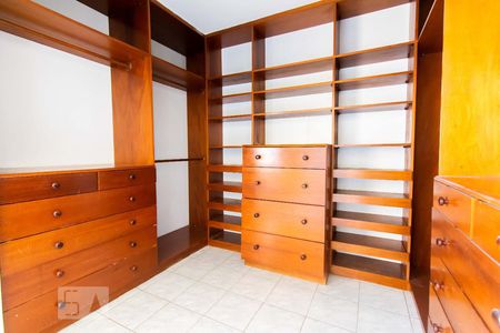 Casa para alugar com 400m², 7 quartos e 2 vagasCloset para o Quarto Suíte 02