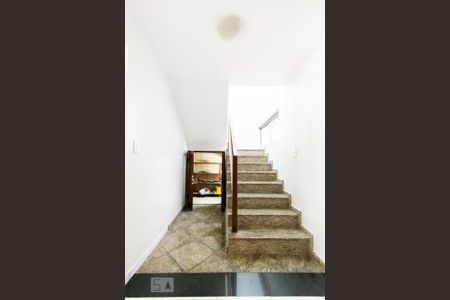 Casa para alugar com 400m², 7 quartos e 2 vagasAcesso a escada