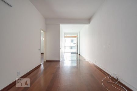 Sala de Apartamento com 2 quartos, 75m² Glória
