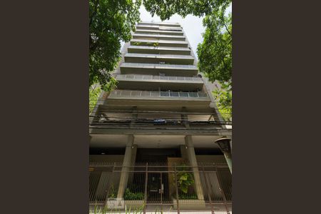 Apartamento à venda com 80m², 2 quartos e 1 vaga Apartamento à venda com 80m², 2 quartos e 1 vagaFachada e portaria