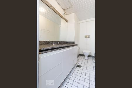 Banheiro de kitnet/studio à venda com 1 quarto, 44m² em Lourdes, Belo Horizonte