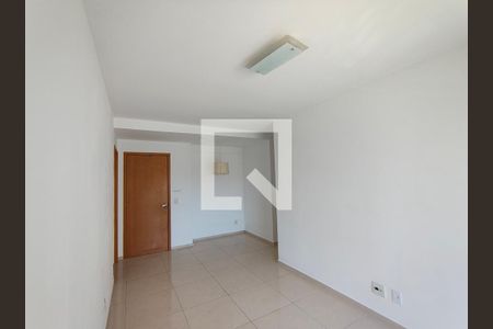 Sala de apartamento para alugar com 3 quartos, 77m² em Taquara, Rio de Janeiro