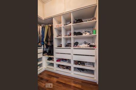 Casa à venda com 650m², 6 quartos e 5 vagasCloset Suíte 3