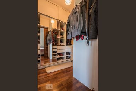 Casa à venda com 650m², 6 quartos e 5 vagasCloset Suíte 2