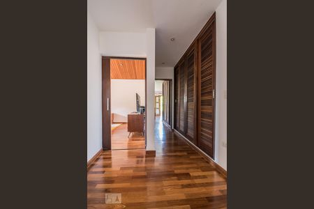 Casa à venda com 650m², 6 quartos e 5 vagasCorredor 