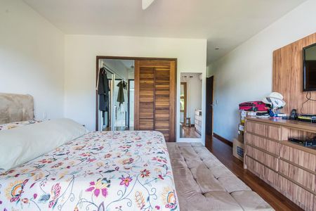 Casa à venda com 650m², 6 quartos e 5 vagasSuíte 4