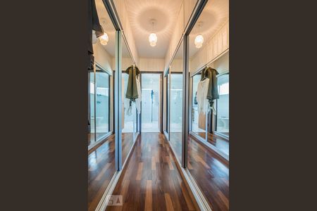 Casa à venda com 650m², 6 quartos e 5 vagasCloset Suíte 4