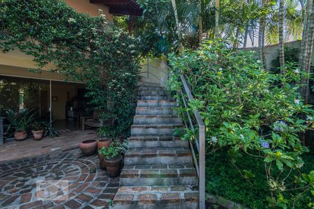 Casa à venda com 650m², 6 quartos e 5 vagasEscada