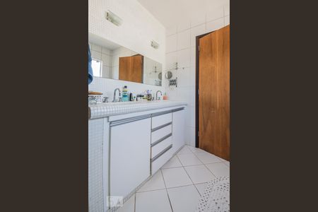 Casa à venda com 650m², 6 quartos e 5 vagasBanheiro Suíte 4