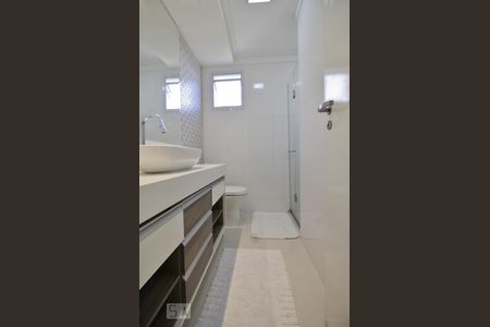 Banheiro da suíte de apartamento para alugar com 2 quartos, 75m² em Vila Andrade, São Paulo