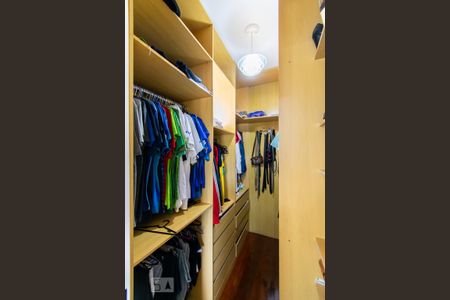 Apartamento para alugar com 151m², 4 quartos e 2 vagas Apartamento para alugar com 151m², 4 quartos e 2 vagasQuarto 2 (closet)