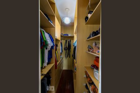 Apartamento para alugar com 151m², 4 quartos e 2 vagas Apartamento para alugar com 151m², 4 quartos e 2 vagasQuarto 2 (closet)