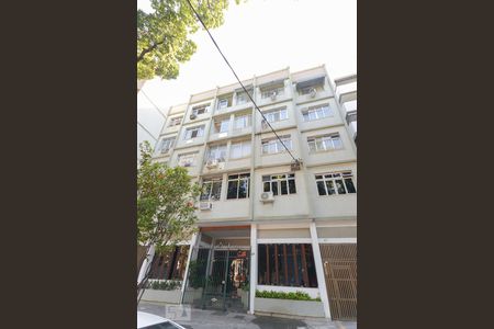 Apartamento para alugar com 70m², 2 quartos e 1 vagaFachada