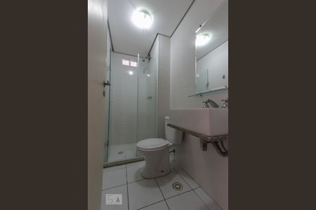 banheiro  de apartamento para alugar com 2 quartos, 54m² em Paraisópolis, São Paulo