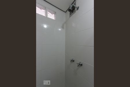 banheiro  de apartamento para alugar com 2 quartos, 54m² em Paraisópolis, São Paulo