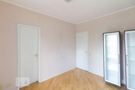 Apartamento à venda com 90m², 3 quartos e 2 vagas Apartamento à venda com 90m², 3 quartos e 2 vagasSuite