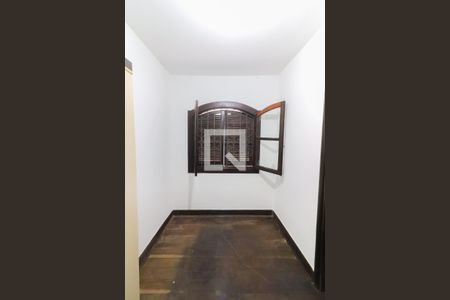 Casa à venda com 526m², 3 quartos e 3 vagasQuarto de Serviço