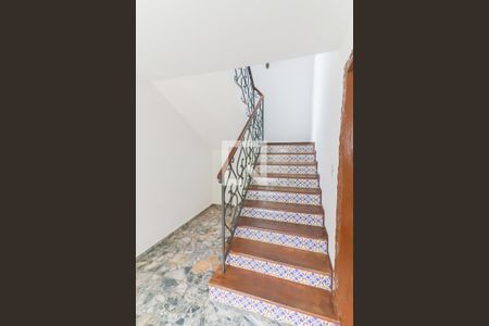 Acesso Escadas de casa à venda com 3 quartos, 526m² em Jaguaré, São Paulo
