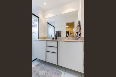 Apartamento para alugar com 64m², 1 quarto e 2 vagas Apartamento para alugar com 64m², 1 quarto e 2 vagasBanheiro da Suíte