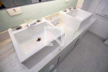 Apartamento para alugar com 158m², 2 quartos e 1 vaga Apartamento para alugar com 158m², 2 quartos e 1 vagaBanheiro da Suíte