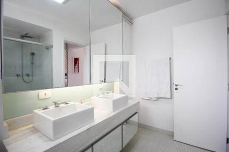Apartamento para alugar com 158m², 2 quartos e 1 vaga Apartamento para alugar com 158m², 2 quartos e 1 vagaBanheiro da Suíte