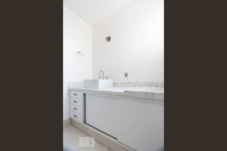 Banheiro social de apartamento à venda com 3 quartos, 78m² em Vila Monte Alegre, São Paulo