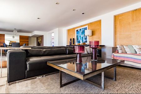 Apartamento à venda com 300m², 4 quartos e 1 vagaCobertura - Sala com Lareira
