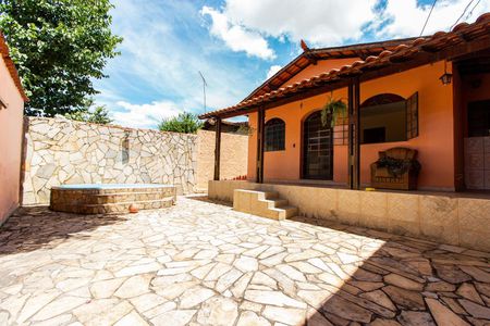 Casa à venda com 112m², 4 quartos e 2 vagasÁrea Externa