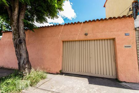 Casa à venda com 112m², 4 quartos e 2 vagasFacahada