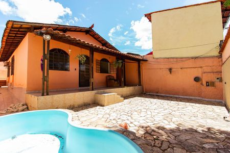 Casa à venda com 112m², 4 quartos e 2 vagasÁrea Externa