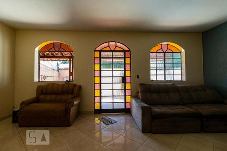 Casa à venda com 112m², 4 quartos e 2 vagasSala