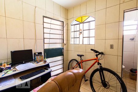 Casa à venda com 112m², 4 quartos e 2 vagasQuarto Serviço