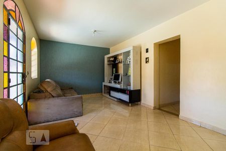 Casa à venda com 112m², 4 quartos e 2 vagasSala