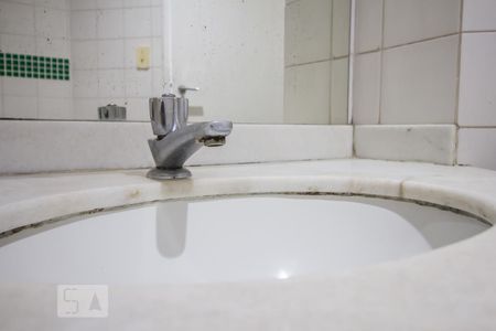 Apartamento à venda com 49m², 1 quarto e 1 vagaBanheiro suíte detalhe