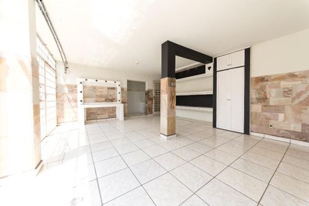 Casa à venda com 198m², 3 quartos e 5 vagasPiso Inferior - Salão 