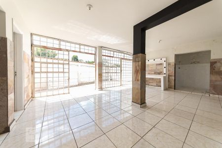 Casa à venda com 198m², 3 quartos e 5 vagasPiso Inferior - Salão 