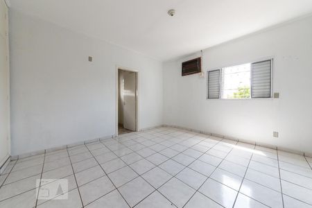 Casa à venda com 198m², 3 quartos e 5 vagasSuíte