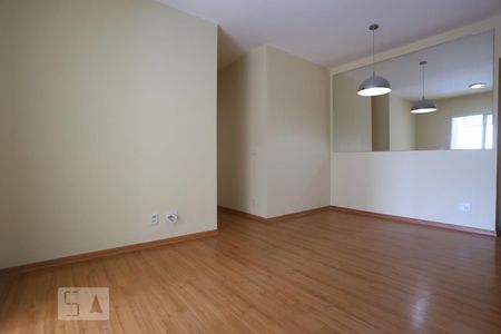 Sala de apartamento para alugar com 3 quartos, 85m² em Jardim Tupanci, Barueri